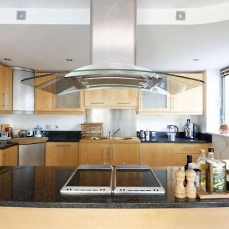 Peaceful Modern 2 Bedroom Flat With Water Views London Exterior foto
