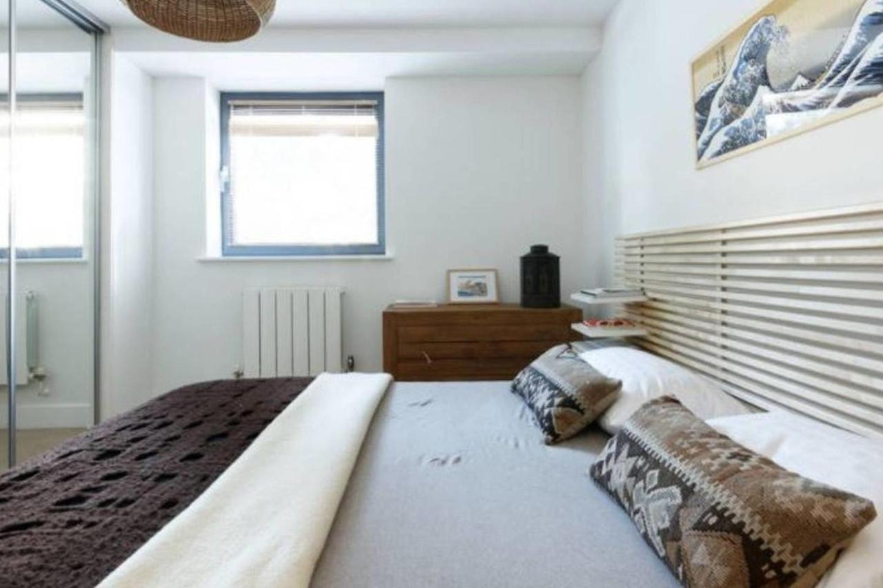 Peaceful Modern 2 Bedroom Flat With Water Views London Exterior foto